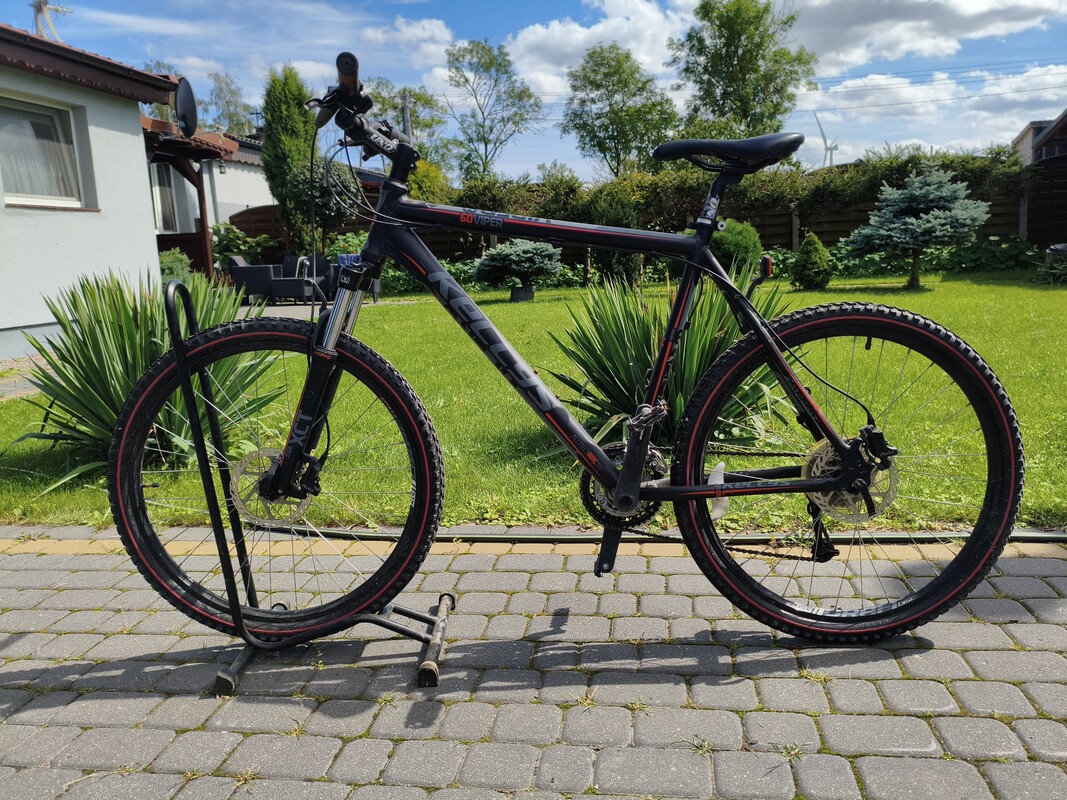 Elbląg Sprzedam rower MTB górski Kellys
Rama 21,5 cala koła 26 dzięki czemu jest zwrotny i sprytny w zakrętach.