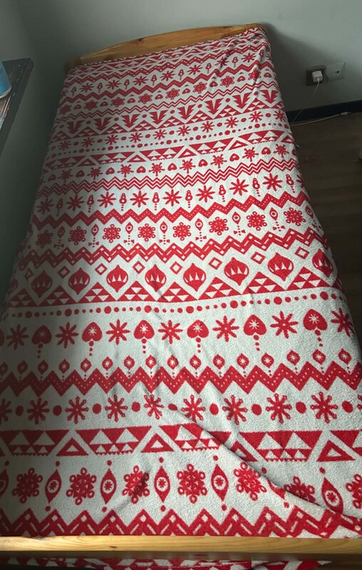 Elbląg Sprzedam dwa używane łóżka sosnowe, 90x200 cm meble są stabilne i w pełni sprawne, były użytkowane z dbałością