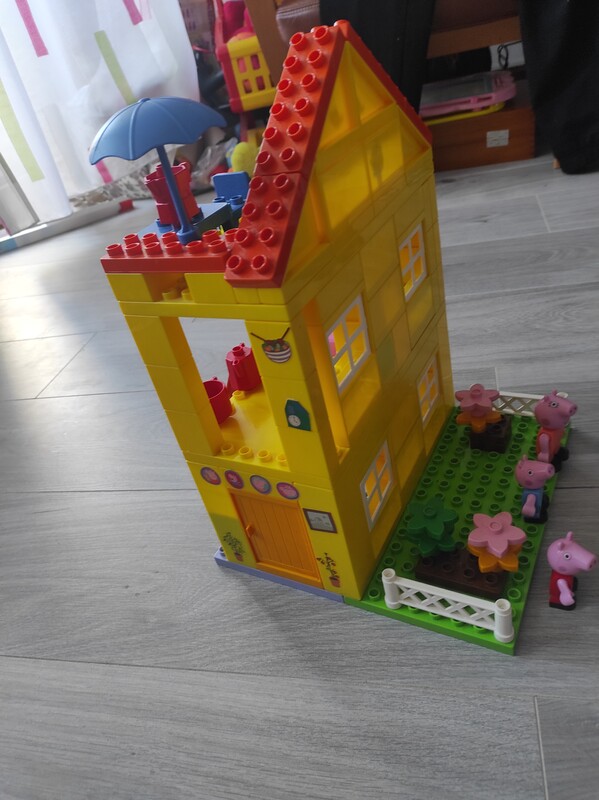 Elbląg Sprzedam domek świnki Peppy z ogrodem stan bdb polecam. .