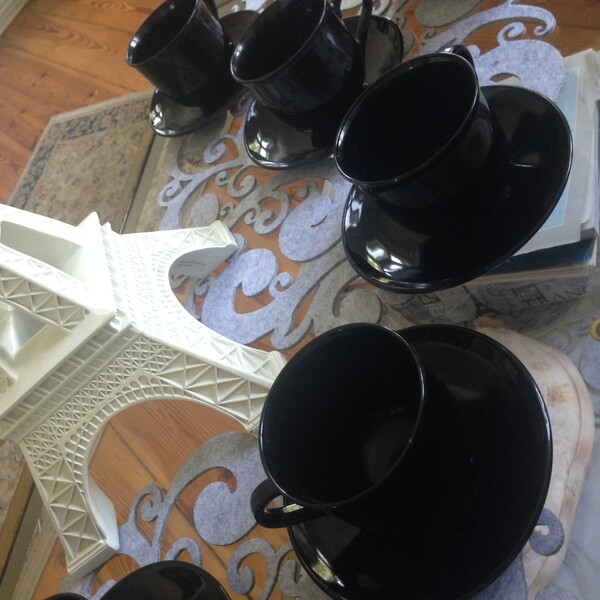 Elbląg OKAZJA !
ELEGANCKI FRANCUSKI SYGNOWANY ZESTAW.
POD SPODEM KAŻDEGO ELEMENTU JEST SYGNATURA > arcoroc