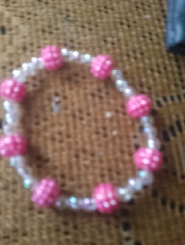 Elbląg Witam koleżanka ma na sprzedaż bransoletki widoczne na zdjęciach może ktoś ma taki gust i będzie zainteresowany