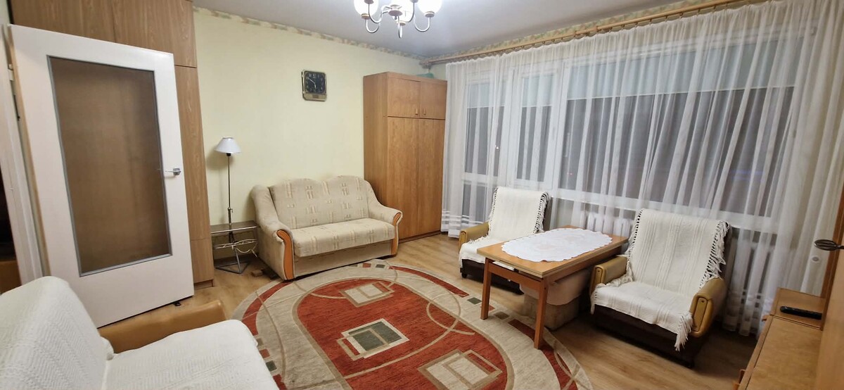 Elbląg Wynajmę kawalerkę o powierzchni 34m2 na osiedlu Nad Jarem. Mieszkanie posiada odrębny słoneczny