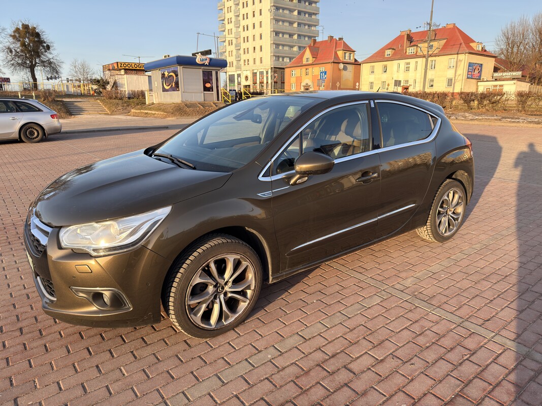 Elbląg Witam, Na sprzedaż mam samochód Citroen DS4 z 2011r. (data pierwszej rejestracji 2012), SoChic w wersji