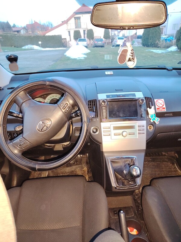 Elbląg Na sprzedaz Toyota Corolla Verso 7 osobowa z niezawodnym silnikiem 2.0 D4D diesel.
Auto przestronne, wygodne i