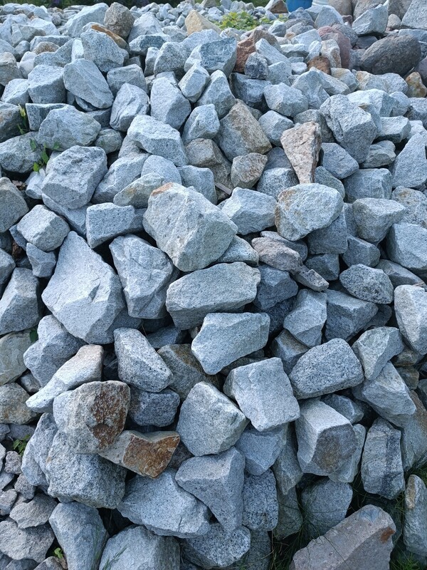 Elbląg Kamień granitowy szaro -biały większa ilość frakcja od 5-20 cm murki, ścieżki czy gabiony można też wziąć