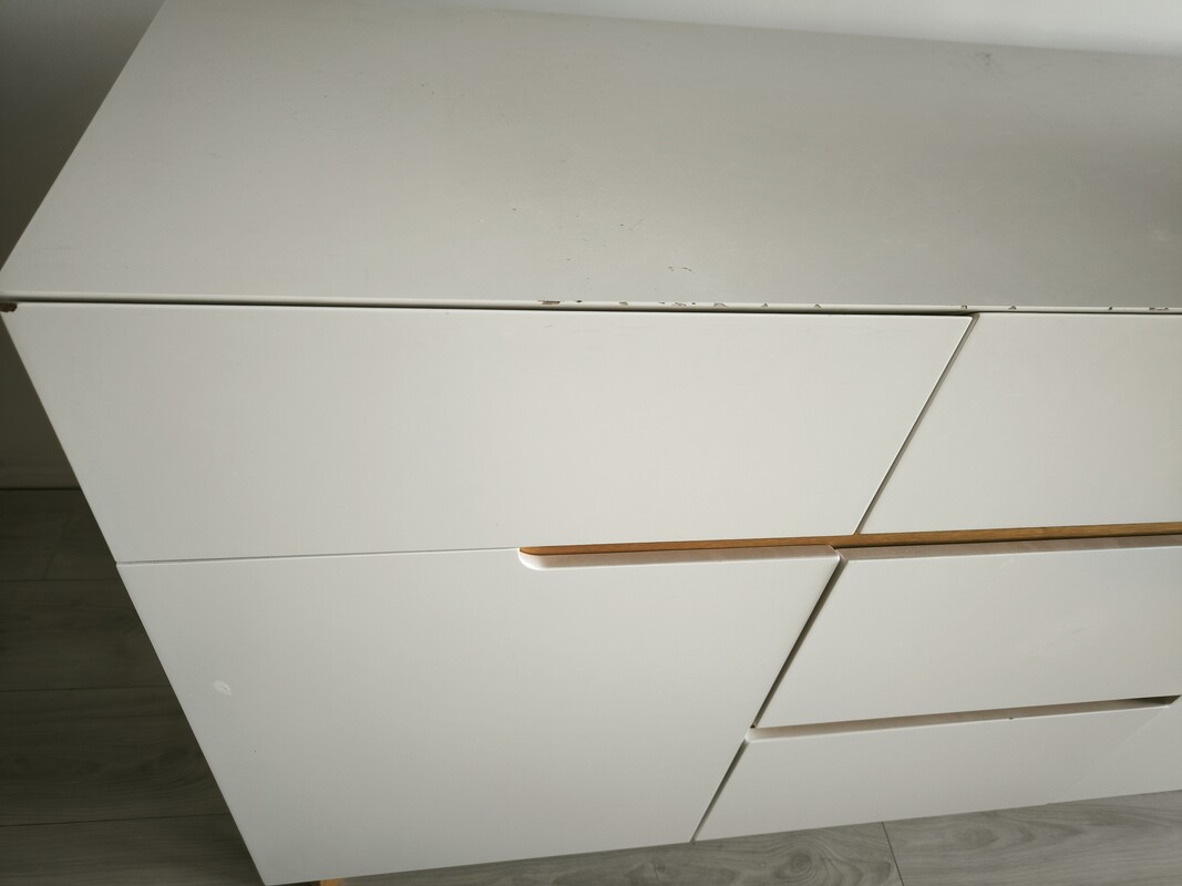 Elbląg Oddam komodę w dobrym stanie za paczkę kawy ziarnistej;). Ma ślady użytkowania widoczne na zdjęciach. Wymiary