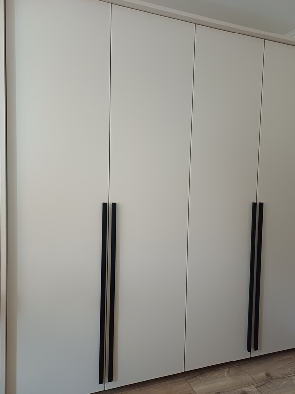 Elbląg SPRZEDAM DWIE SZAFY BARDZO POJEMNE. KOLOR BEŻ PIASKOWY SZEROKOŚĆ 210 CM, WYSOKOŚĆ 217 CM, GŁĘBOKOŚĆ 65 CM.