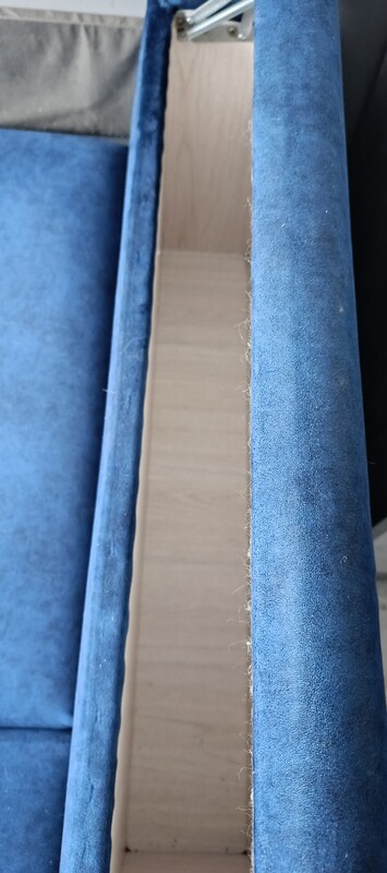 Elbląg Sprzedam amerykankę rozkładaną 170 cm na 180 cm. Bez boków szerokość 130 cm. Stan b. Dobry. Bez plam i dziur.