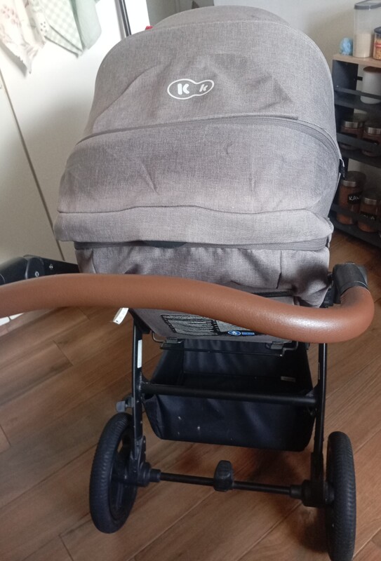 Elbląg Wózek Kinderkraft B- Tour Gondola / Spacerówka
- Od urodzenia do około 4 lat (22 kg)
- Torba + Folia