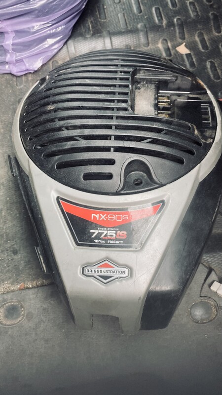 Elbląg Górną obudowa (osłona) silnika kosiarki Briggs & Stratton z serii NX-90e Sprzedam używaną górną obudowę