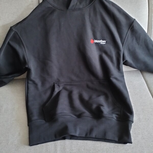 Elbląg Pilnie sprzedam kostium koloru fuksja, spódnica na podszewce, szyta na zamówienie, rozmiar 44..
Do tego są