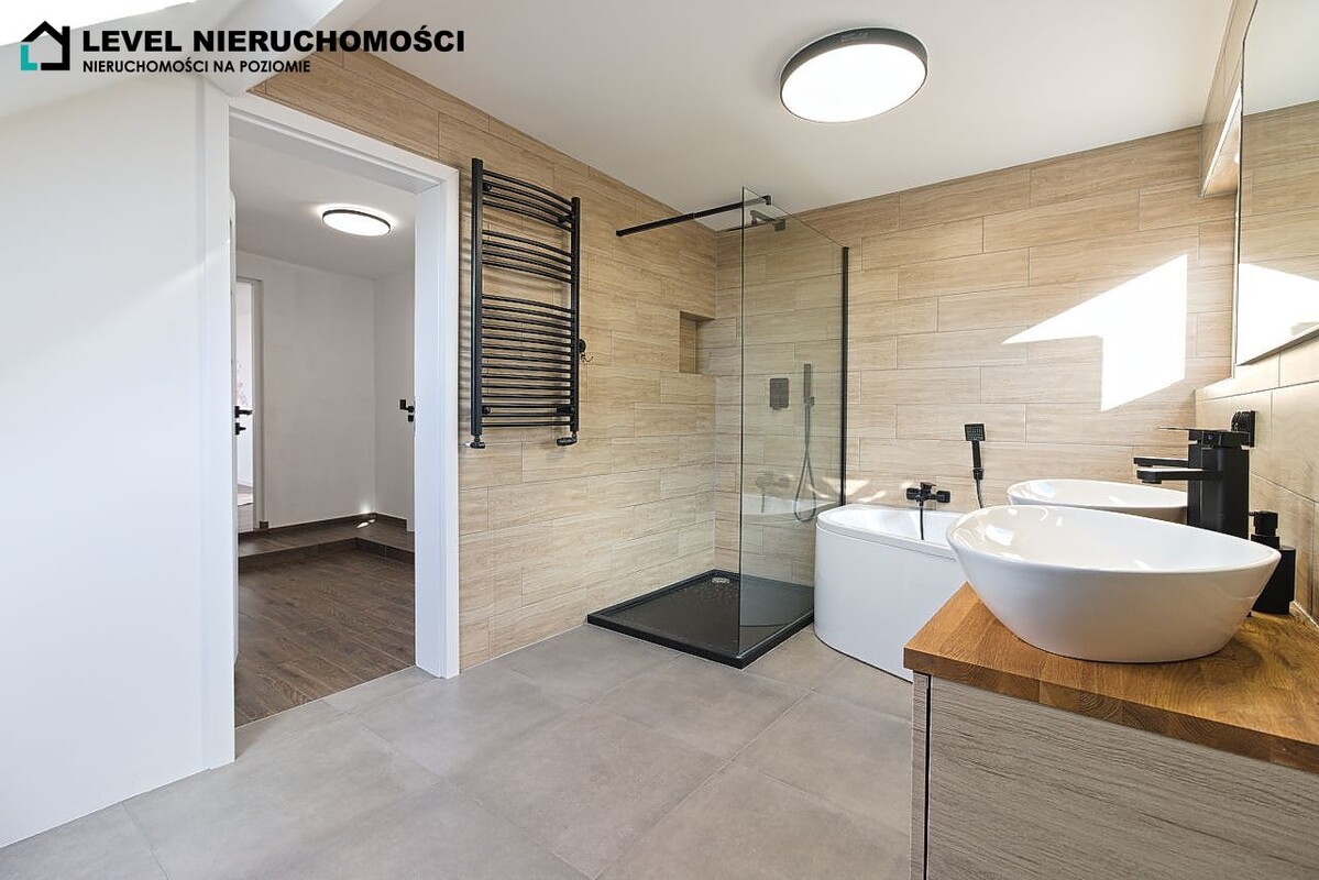 Elbląg LEVEL NIERUCHOMOŚCI Nietuzinkowe mieszkanie z tarasemDwie łazienki, cztery pokojeul. Plac