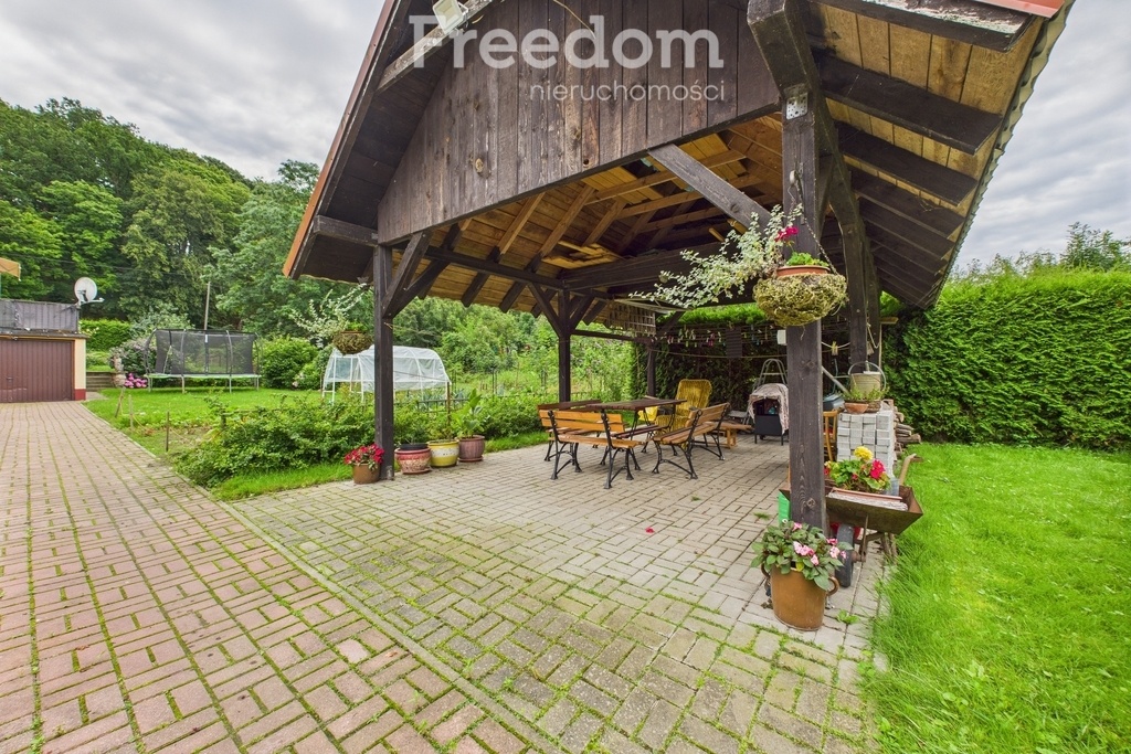 Elbląg FREEDOM NIERUCHOMOŚCISprzedam dom - Frombork, Elbląska. LokalizacjaDom usytuowany jest w cichej, spokojnej