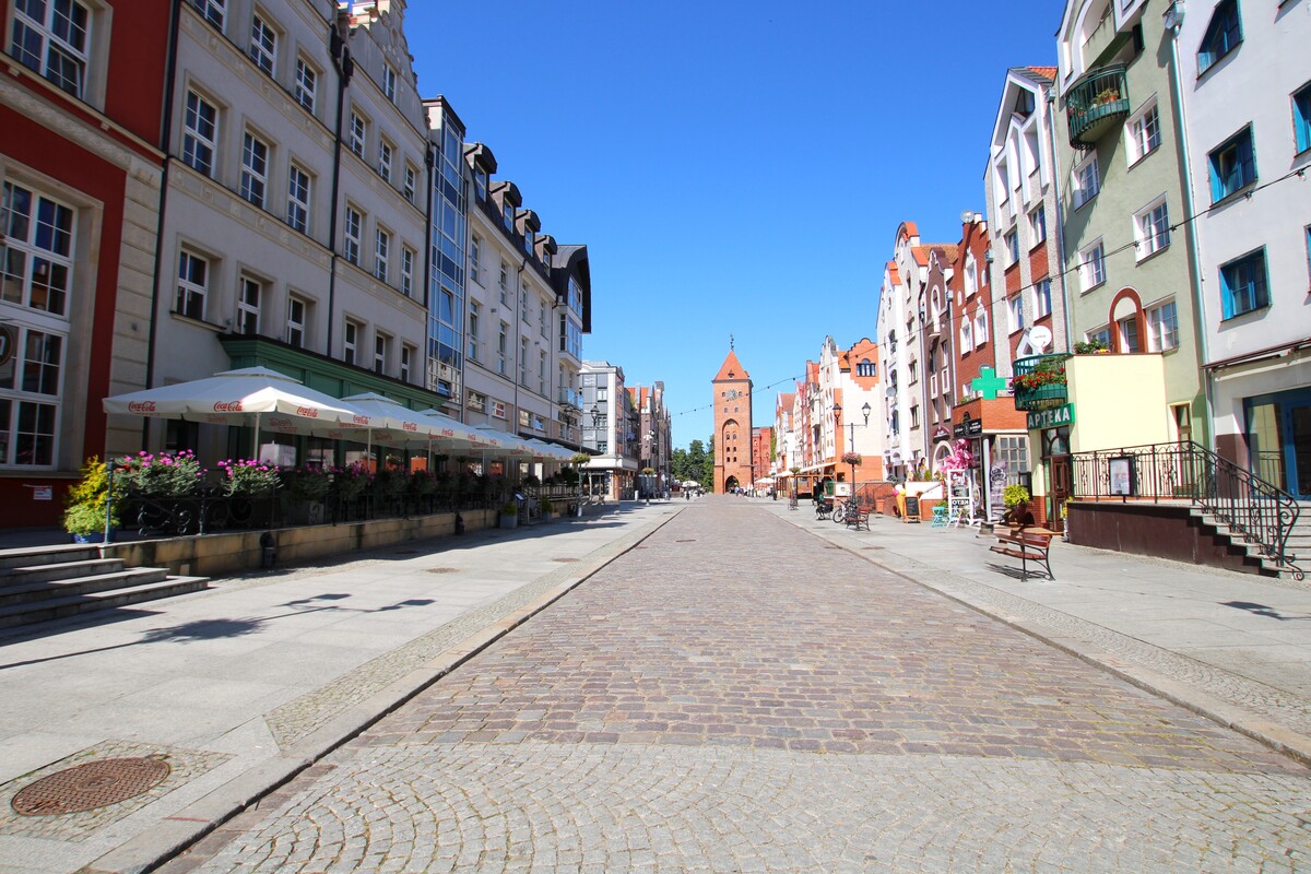 Elbląg NIERUCHOMOŚCI ANNA KRASZEWSKA  Atrakcyjne mieszkanie 2-pokojowe w sercu Starego Miasta  ul. Stary Rynek