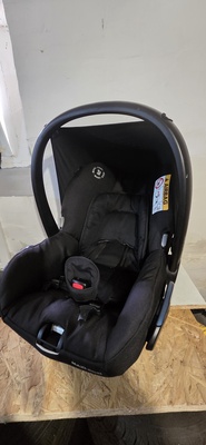 Elbląg Sprzedam 2 nosidełka Maxi cosi Citi. Kolor czarny. Posiadają wkładki dla niemowląt. Oraz jedną baze isofix.