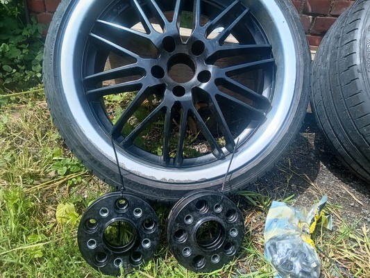 Elbląg Witam sprzedam alufelgi 19 ładnymi oponami letnimi 225 /35 r 19 do BMW. Mercedes, audi, VW
W cenie dystanse