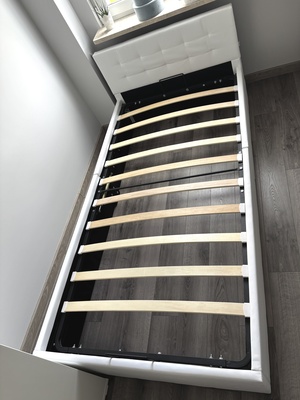 Elbląg Sprzedam nowe łóżko, złożone. 
Kupione za 1300 zł w black red white. 
Sprzedam za 900 zł, odbiór