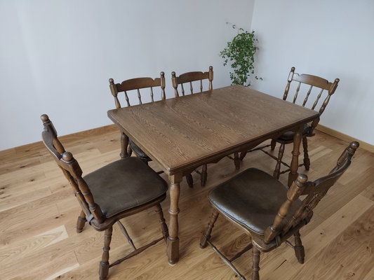 Elbląg Sprzedam używany stół dębowy plus 5 krzeseł. 
Wymiary długość 131cm po rozłożeniu 227cm
Szerokość 85cm wysokość