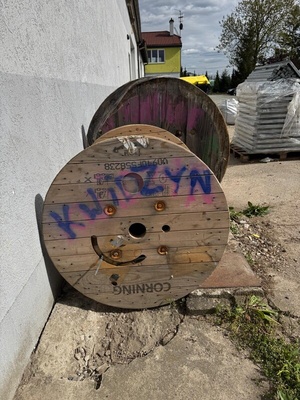 Elbląg Witam. Posiadam na sprzedaż bębny drewniane/szpule kablowe w bardzo dobrym stanie. Idealne na stolik działkowy,