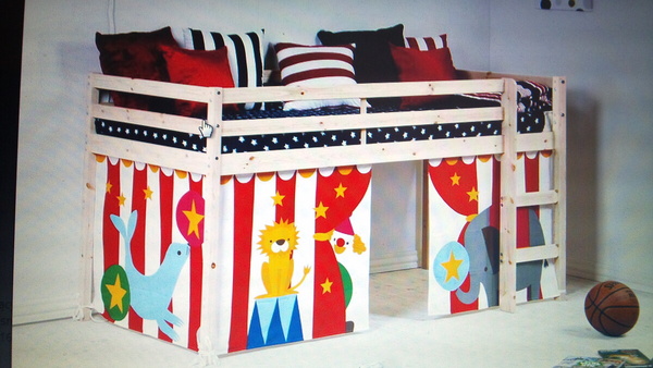 Elbląg Łóżko RANDRES z drewna sosnowego z zasłonką i materacem 200x90x14cm 
PIERWSZE zdjęcie poglądowe ( takie zdjęcie