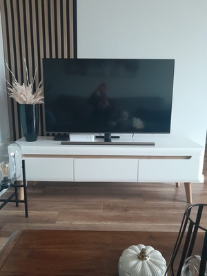 Elbląg Przedmiotem sprzedaży jest szafka Szafka RTV Trava 160x50 - używana stan bardzo dobry, 
Parametry:
Wymiary: