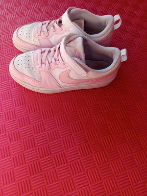 Elbląg Sprzedam buty Nike dla dziewczynki rozm 33 2 razy założone