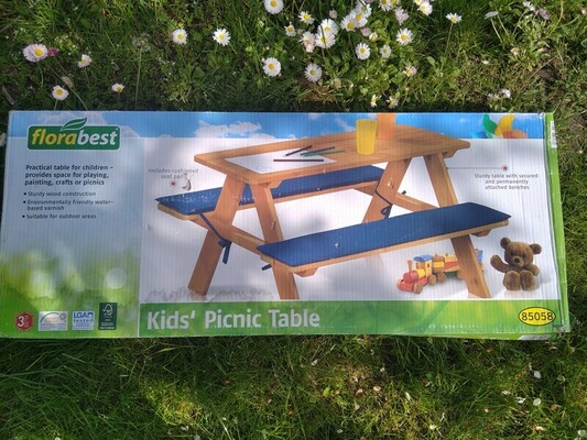 Elbląg Sprzedam stolik ogrodowy dla dzieci firmy flora best. Stolik w dobrym stanie, bardzo mało używany. Odbiór
