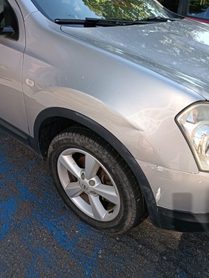 Elbląg Sprzedam samochód osobowy Nissan Qashqai 2.0 150KM, uszkodzony.