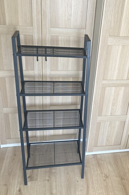 Elbląg Sprzedam Regał metalowy LERBERG (IKEA) w bardzo dobrym stanie. 
Kolor antracyt, mat. 
wys.148 cm, 
szer.60,5 cm