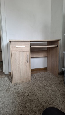 Elbląg Oddam za paczkę kawy mielonej 😊 biurko w bardzo dobrym stanie. Kolor: dąb sonoma. Wymiary: szerokość 90 cm,