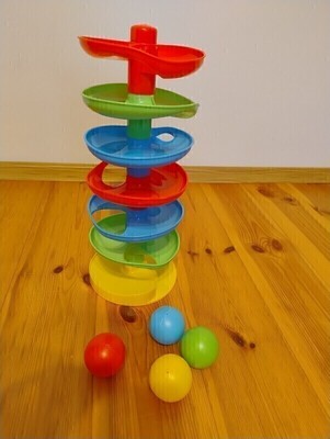 Elbląg Sprzedam zabawkę wyścig kulek. Stan bardzo dobry, zapakowana w oryginalny karton. W zestawie znajduje się 7