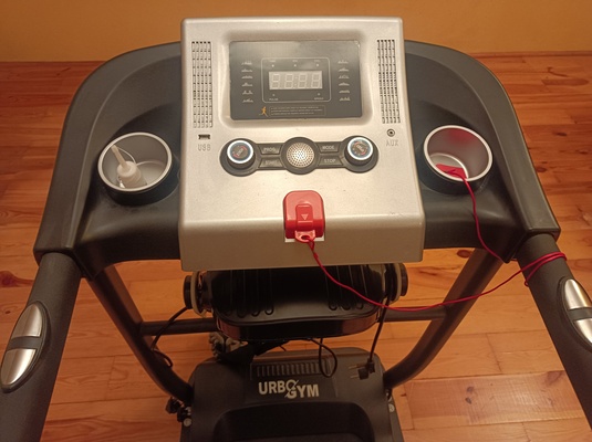 Elbląg Sprzedam mało używaną bieżnię marki URBOGYM model V515M  wraz z nieużywanym masażerem. W celach transportowych