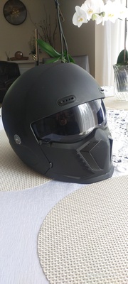 Elbląg Sprzedam Kask motocyklowy, rowerowy lub na hulajnogę. Kask czarny mat XL z blendą i odpinaną szczęką, bardzo