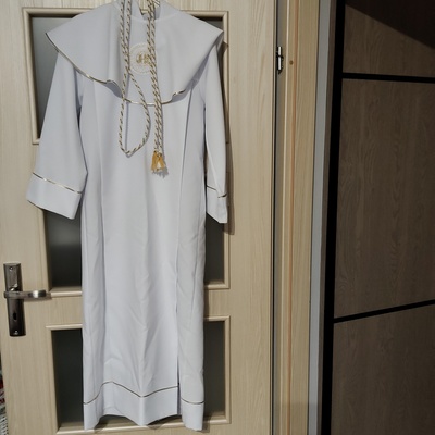 Elbląg Dzień dobry. Sprzedam albę wymiar 120cm dla chłopca ma kapturek, w bardzo dobrym stanie.