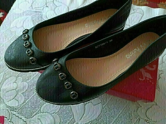 Elbląg Sprzedam nowe baleriny w rozmiarze 38 w kolorze czarnym na płaskiej platformie. Długość wkładki 24 cm. Cena 29