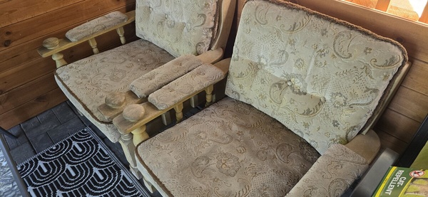 Elbląg Wygodne fotele ogrodowe z miękkimi poduszkami w stylu vintage. Meble są używane, ale w dobrym stanie.
Odbior