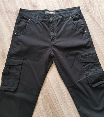 Elbląg Męska kurtka skórzana firmy Volcano L dł.70cm. obw.125cm. wzr.180cm. Spodnie Savil Jeans W32 L34 92/182cm. Towar