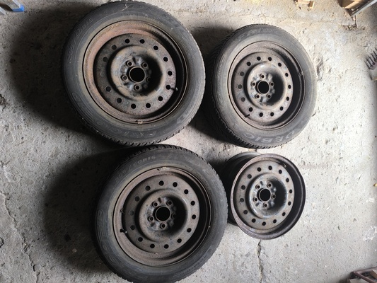 Elbląg Felgi stalowe R16 z oponami zimowymi 205/60 R16