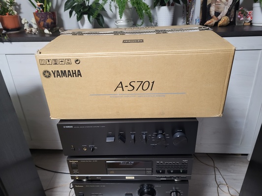 Elbląg Wzmacniacz YAMAHA A-S701 
STAN Jak ze sklepu cały komplet sklepowy 
zakupiony koniec marca 2025