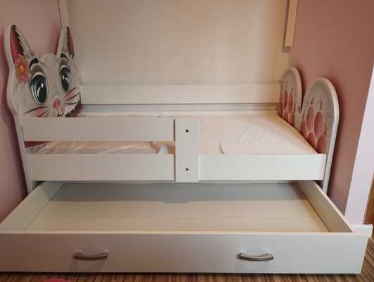 Elbląg Witam. 
Sprzedam łóżko dziewczęce z materacem, i pojemną szufladą. Jak nowe, czyste i zadbane. 
Wymiary:
dł.