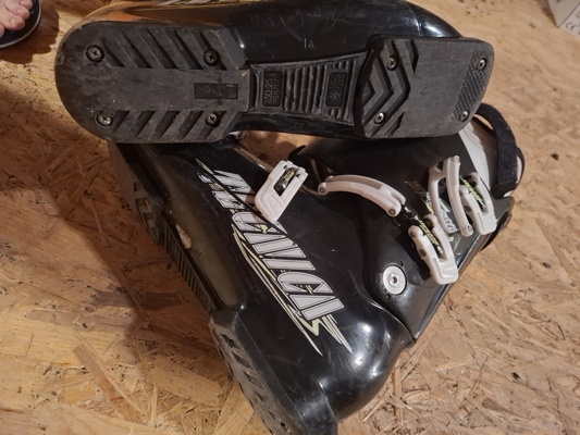 Elbląg Sprzedam buty narciarskie dzieci rozmiar 250 do 255 mm. Buty w dobrym stanie nadające się świetnie do nauki