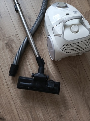 Elbląg Witam. Sprzedam odkurzacz firmy Tefal Moc 750W biały + 3x worki gratis cena 150zł