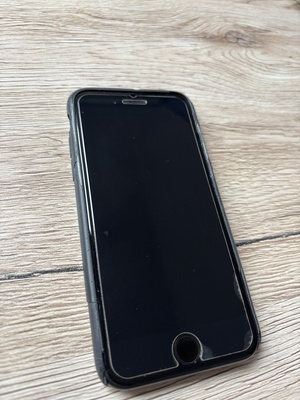 Elbląg Sprzedam 
iPhone SE 2020 - bateria 74%, kabel do ładowania, karton, słuchawki, cena 180zl
iPhone SE - bateria