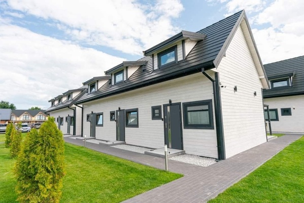 Elbląg ✨ Dom, który robi wrażenie. Komfort, który zostaje na lata. ✨
Wyobraź sobie poranki w drewnianym domu otoczonym