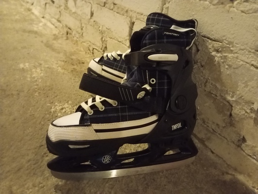 Elbląg Sprzedam łyżwy, rozm.37-40,używane kilka razy. Prezent urodziowy. Proszę o sms.