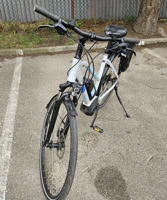 Sprzedam widoczny na zdjęciach rower elektryczny dla kobiet i mężczyzn rower ma osprzęt elektryczny Bosch i doskonale