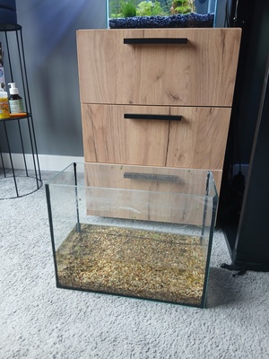 Elbląg Oddam za darmo akwarium 10l prostokąt. Moge dac z zwirem i lampka