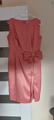 Elbląg Sprzedam za 100 zł. sukienkę rozmiar 42 - nadaje się na różne okazje  sukienka była założona tylko raz.