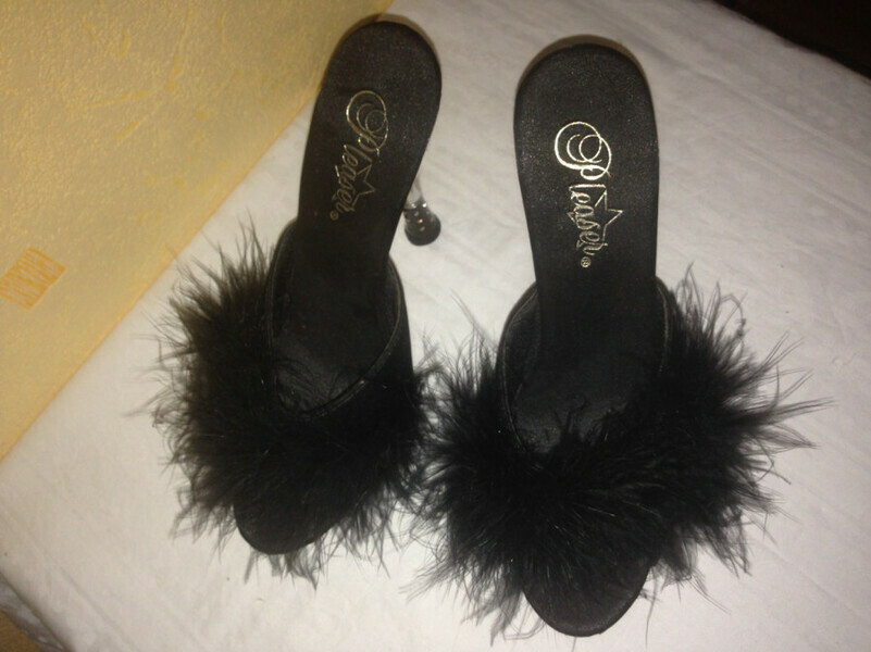 Elbląg 1.Piękne luksusowe klapki Nowe !!!
Glitzy Pleaser USA za 399 zł
2.Szpilki czarne nowe z czerwonym spodem