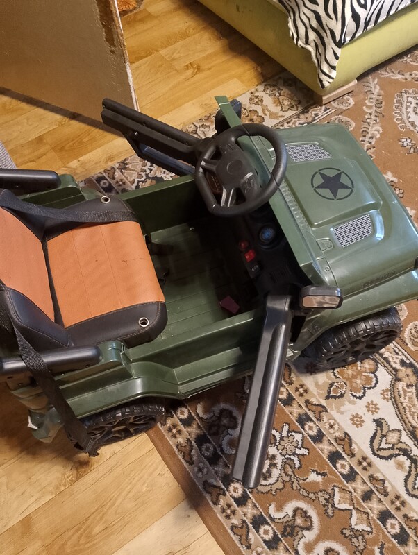 Elbląg Sprzedam autko widoczne na zdjęciach w dobrym stanie jest do autka ładowarka używane sporadycznie przez jedno